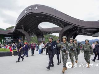 【欢度国庆】国庆添“警”色 执勤保平安