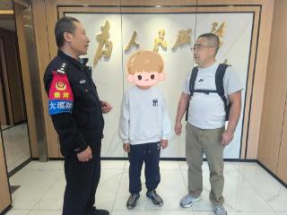 国庆假日泰山上的暖心警事