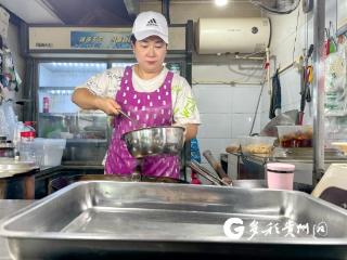 【贵阳最in市集】辣子鸡摊主与她的“小洁癖”