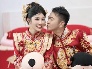 41岁李嘉明婚后生活一语成谶！小18岁娇妻再发动态：一次次红了眼