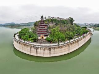 再现“江中盆景”奇观 忠县石宝寨景区国庆假期人气旺