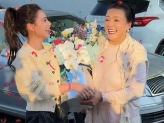 大S错失一个好婆婆！张兰给小梅送美食，婆媳互动胜似母女