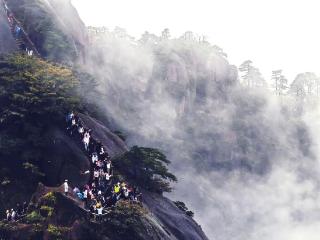 10月6日，黄山风景区接待游客2.3万余人