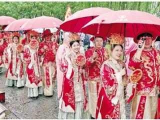 玫瑰婚典在杭州浪漫上演 全国百对新人共谱新时代“西湘记”爱情诗篇