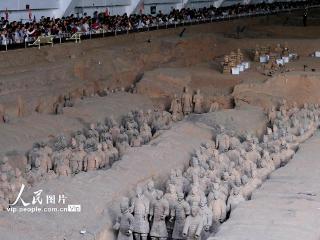 陕西西安：秦始皇兵马俑博物馆游人如织