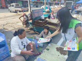 济南市莱芜区张家洼街道：红旗飘扬迎国庆 垃圾分类我先行