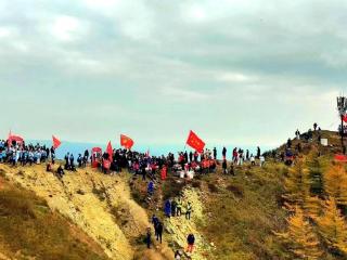 1500余人徒步翻越六盘山 同上一堂“行走的思政课”