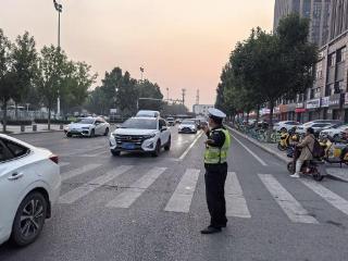 节后开学首日，菏泽交警直属一大队“护学模式”准时开启！