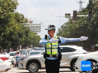 “荧光绿”守护“国庆红” 儋州公安交警用坚守绘就平安“画卷”