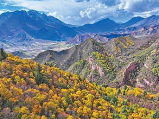 涓流出冰川  汩汩润祁连（美丽中国）