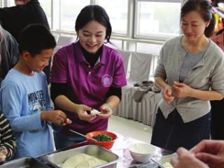 天工大举办世界粮食日主题活动：劳动中体悟“粒粒皆辛苦” 扫码阅读手机版