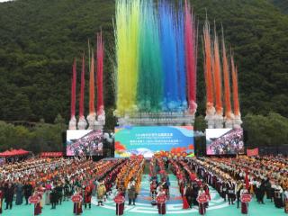 黑水县冰川彩林生态文化旅游季启幕，原生态锅庄舞动民族风情盛宴