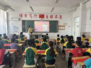 莒南县大店镇后会子坡小学开展入队教育