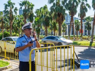 闪耀“警”色 护航自贸港 | 海口交警周始波：勇于挑战谱写交通安保工作新篇章 解锁安全通畅“密码”