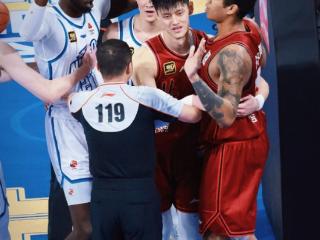 许利民让曾凡博放眼NBA：关键突破+制胜三分 已存接管比赛能力