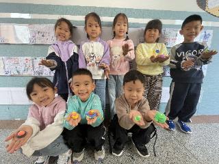 东营市利津县第三实验幼儿园开展磨豆浆游戏 以实践传承中华优秀文化