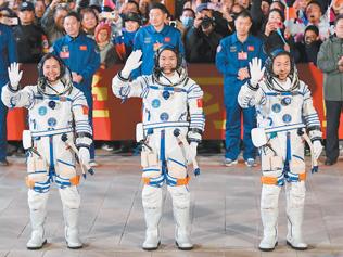 神舟从容再问天（科技自立自强·逐梦深空）