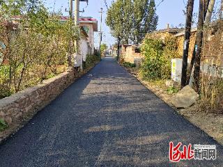 修缮道路焕新颜 铺就发展快车道