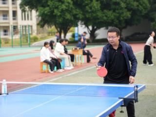 从讲台“转战”运动场 重庆机械技师学院教职工趣味运动会欢乐满格