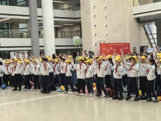 为孩子开启“科技”之门 “职梦空间”迎来巴川量子小学学子研学