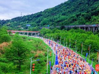 贵州铜仁：梵净山“冬马”将于11月24日鸣枪开跑