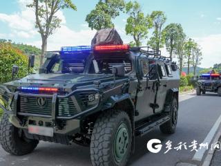 直击武警官兵交通工具反劫持实兵演练