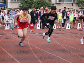 临川七小学生运动员在全区中小学运动会比赛中再夺桂冠