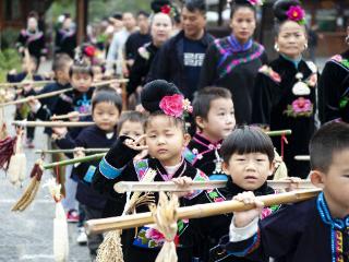 雷山县郎德中心幼儿园小朋友这样过苗年