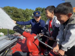 “消防啄木鸟” 在靖海幼儿园，守护萌娃成长路