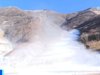 北方各地滑雪场纷纷启动造雪和景区提质改造工作 提前布局冰雪经济