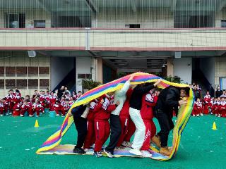 习水十三小首届“阳光体育周”欢乐启幕