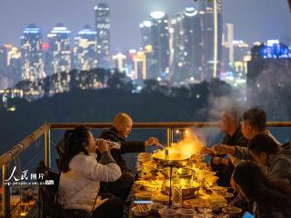 重庆：“夜经济”红火