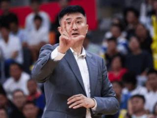 江苏77-62战胜广东，来看赛后杜锋、易立说了什么？全部不满小将