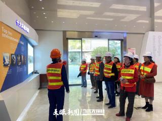 花溪区人社局离退休干部党支部开展“环保之行 余热生辉”主题党日活动