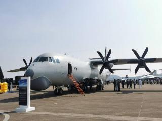 中国航展｜海空猎杀：近距离细看首次亮相航展的运-8反潜巡逻机