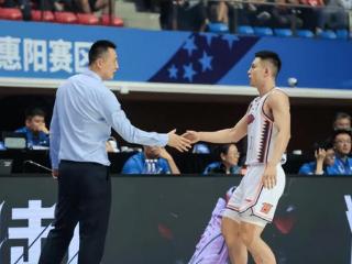 上海81-64战胜宁波，来看卢伟和李弘权说了什么？强调防守体系