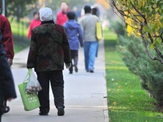 退休后，一旦老伴先走了，3件事宁愿烂在肚子里，也不对儿女说