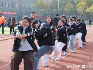 山东省菏泽艺术学校举行学生拔河比赛