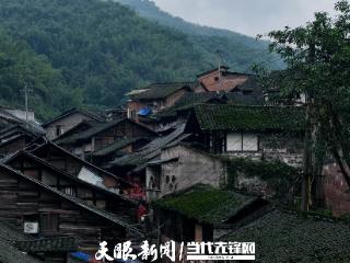 贵州山居冬游记｜赤水河旁，一探油纸伞下的诗意古村落