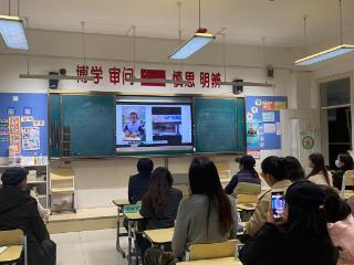 济南高新区凤凰路小学(东校区)召开期中家长会