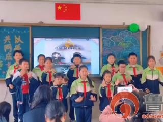 枣庄市市中区建设路小学开展“这些年，谢谢您爱我！”主题亲子家长会