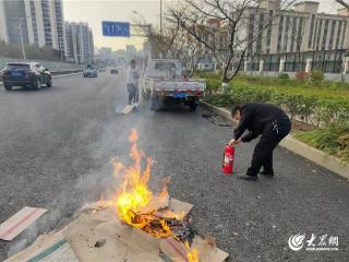 点赞！青岛校车驾驶员路遇火灾急伸援手