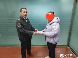 粗心乘客遗落百万房本 青岛热心驾驶员及时归还