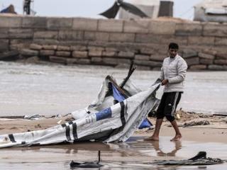 强风大雨侵袭 加沙地带上万帐篷被毁 流离失所者生活艰难