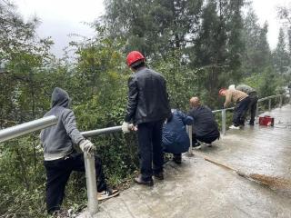 桐梓县官仓镇：发动群众参与农村道路安全隐患治理