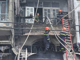 越南芽庄一建筑起火 已致4人死亡