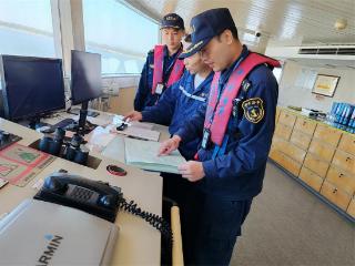 池州：海事保障枯水期大型游轮顺利靠泊 畅行皖江