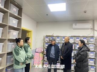 松桃自治县关工委一行到易地扶贫搬迁安置点调研