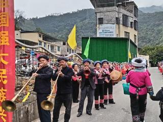 册亨县东风村：和美村寨唱响民族团结歌