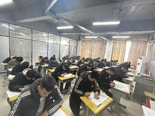 临沂市工业学校2022级高职数控班三二连读转段考试顺利举行